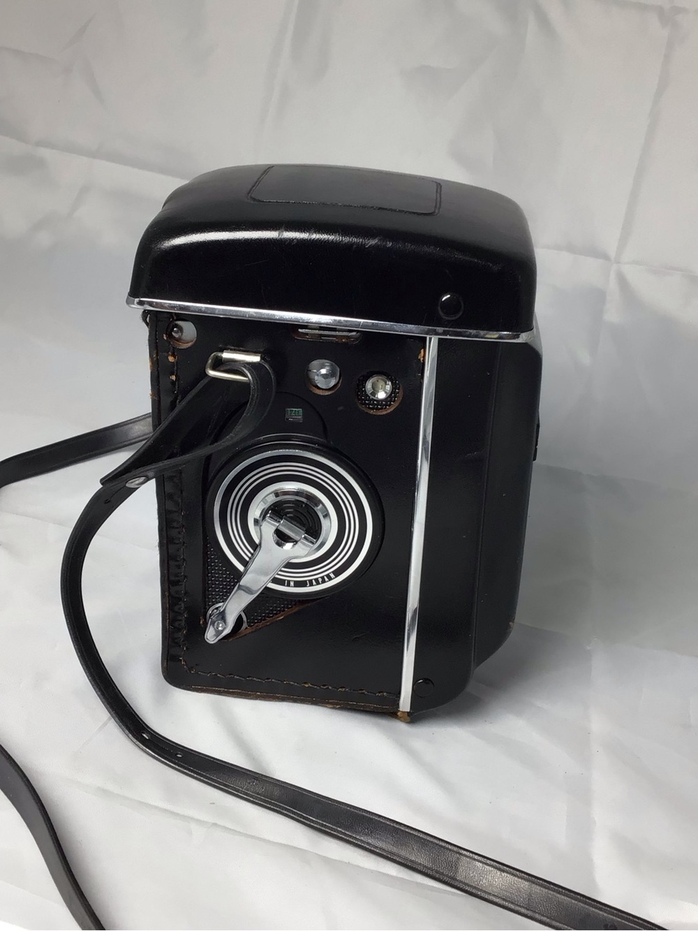 Yashica Twin-Lens Reflex Camera in Black and Silver - Picture 4 of 5